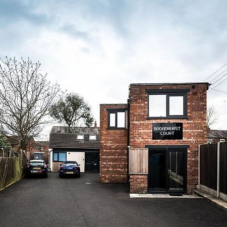 Air Host And Stay - Apartment 5 Broadhurst Court Sleeps 6 Minutes From Town Centre Stockport Exterior photo