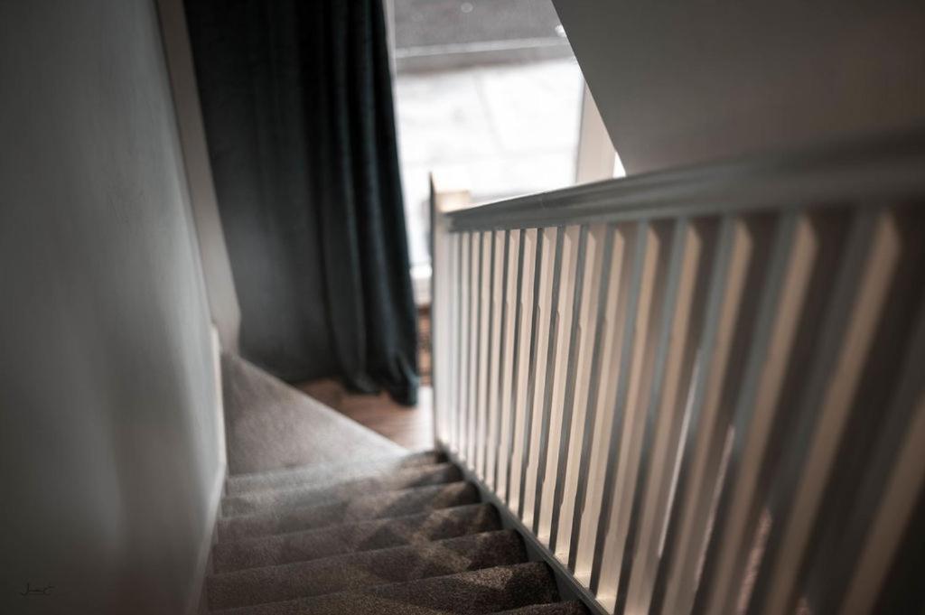 Air Host And Stay - Apartment 5 Broadhurst Court Sleeps 6 Minutes From Town Centre Stockport Exterior photo